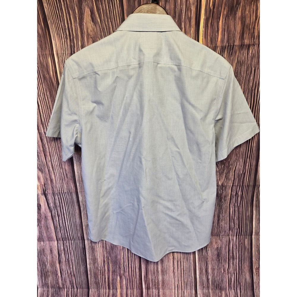 UNTUCKit Light Blue Short Sleeve Button-Down Shirt - Picture 4 of 8